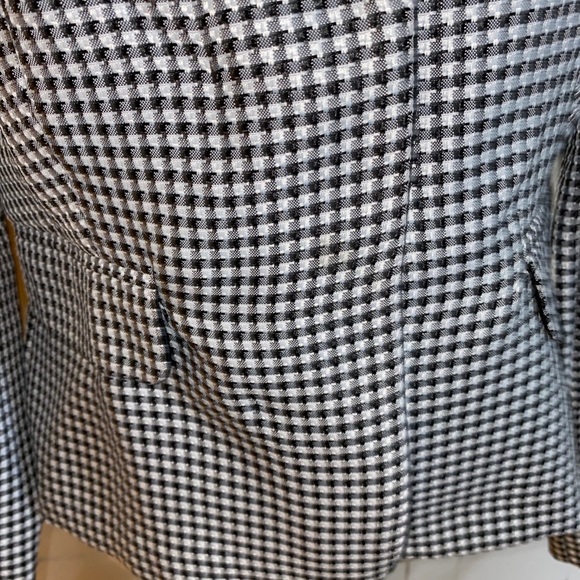 Suit - Picture 8 of 9